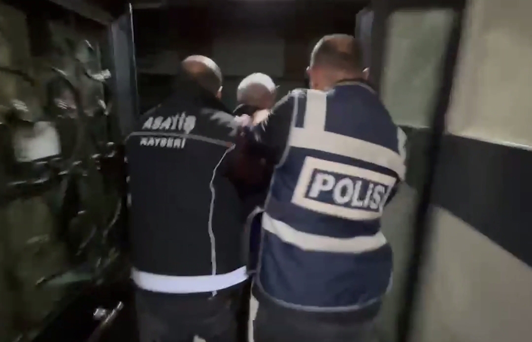 21 AYRI SUÇTAN ARANAN ŞAHIS YAKALANDI