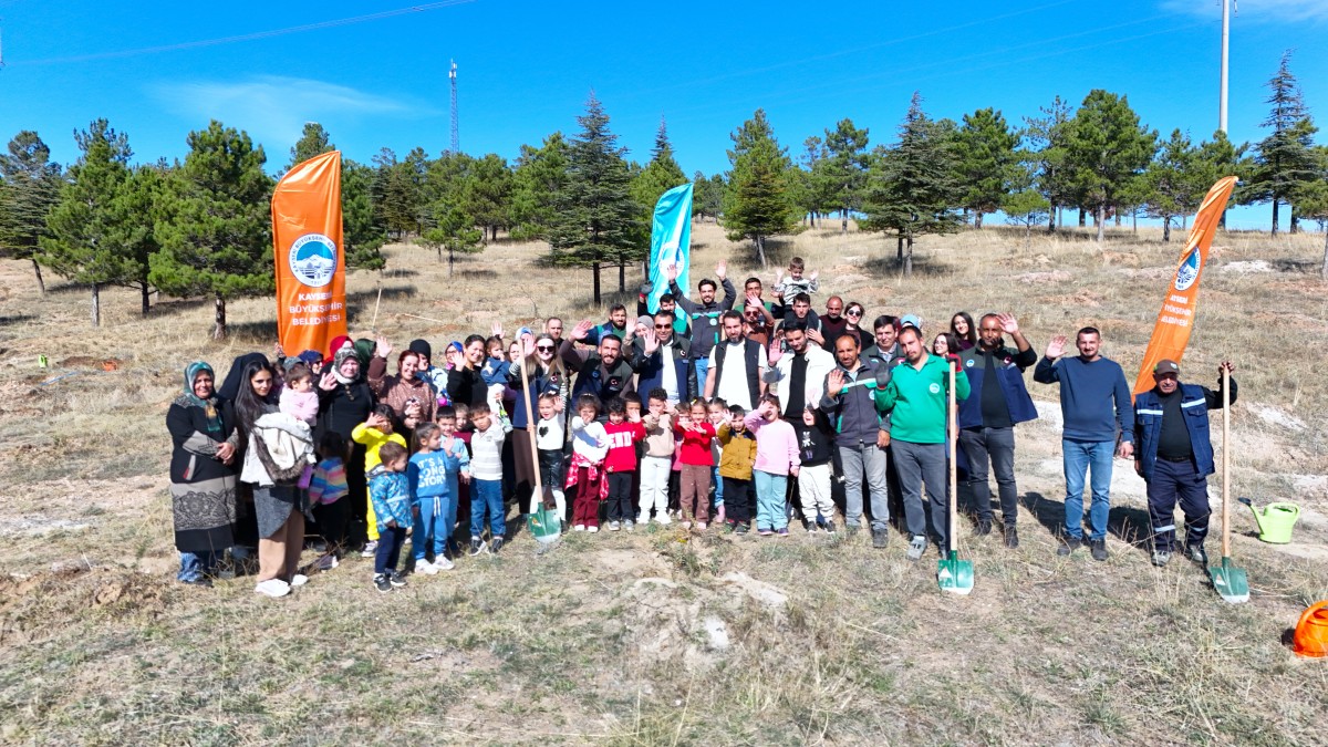 BÜYÜKŞEHİR’DEN YEŞİL SEFERBERLİK: 1.150 FİDAN TOPRAKLA BULUŞTU