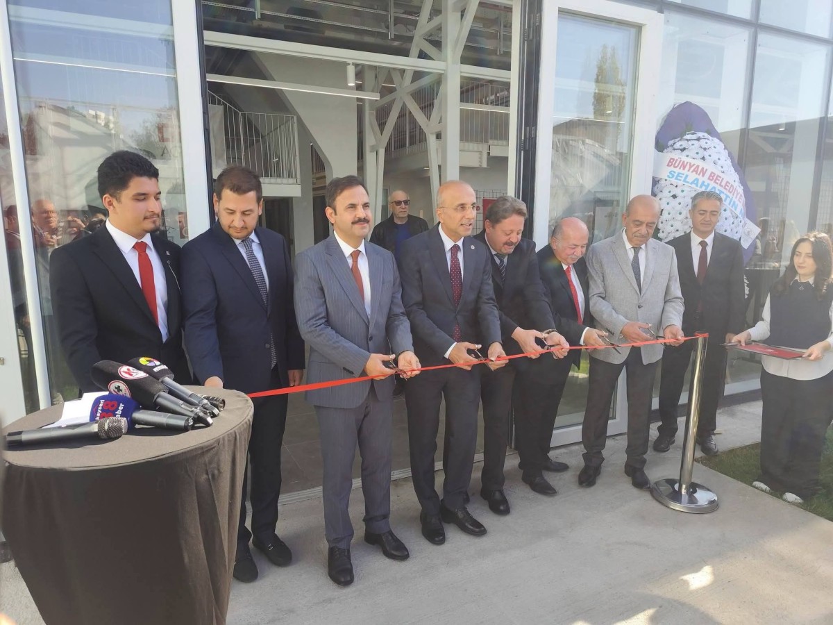 SÜMERBANK'TAN AGÜ'YE SERGİ 