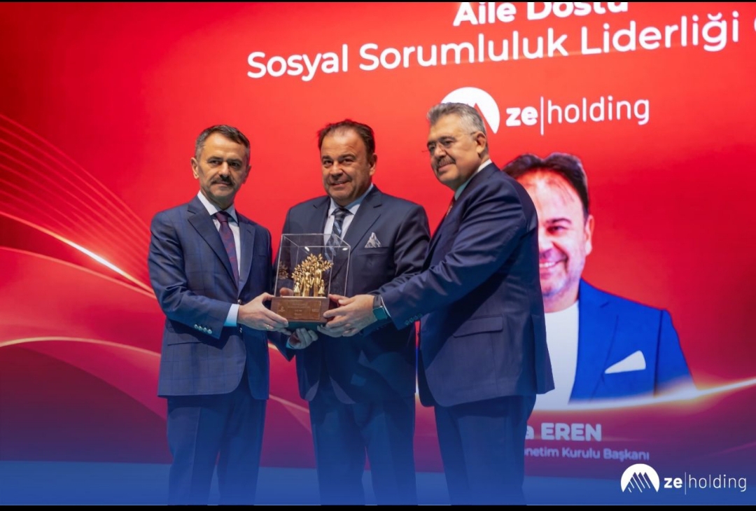 ZE HOLDİNG YÖNETİM KURULU BAŞKANI ZİYA EREN'E KOCAELİ'DE ÖDÜL 