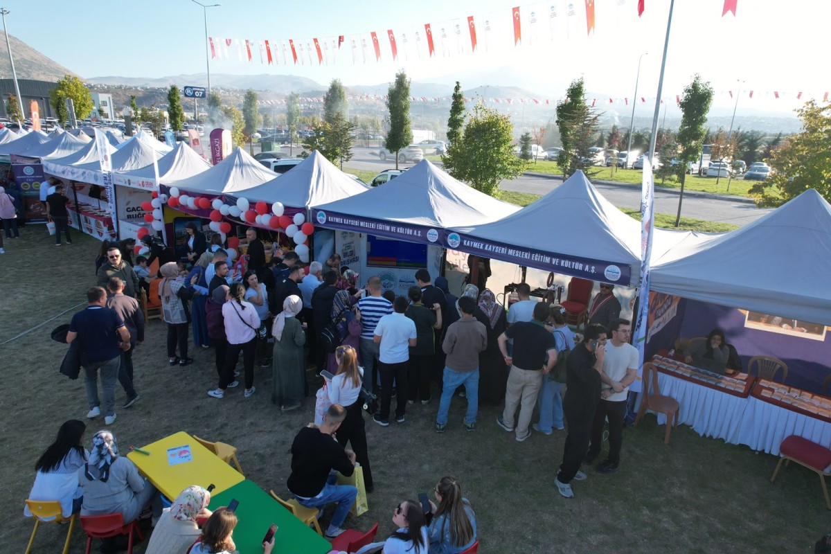 KAYSERİ’NİN GASTRONOMİ ZENGİNLİĞİ KAYMEK STANDINDA TANITILDI