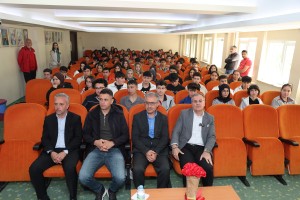BAŞKAN ÖZDOĞAN, GENÇLERLE BAŞ BAŞA