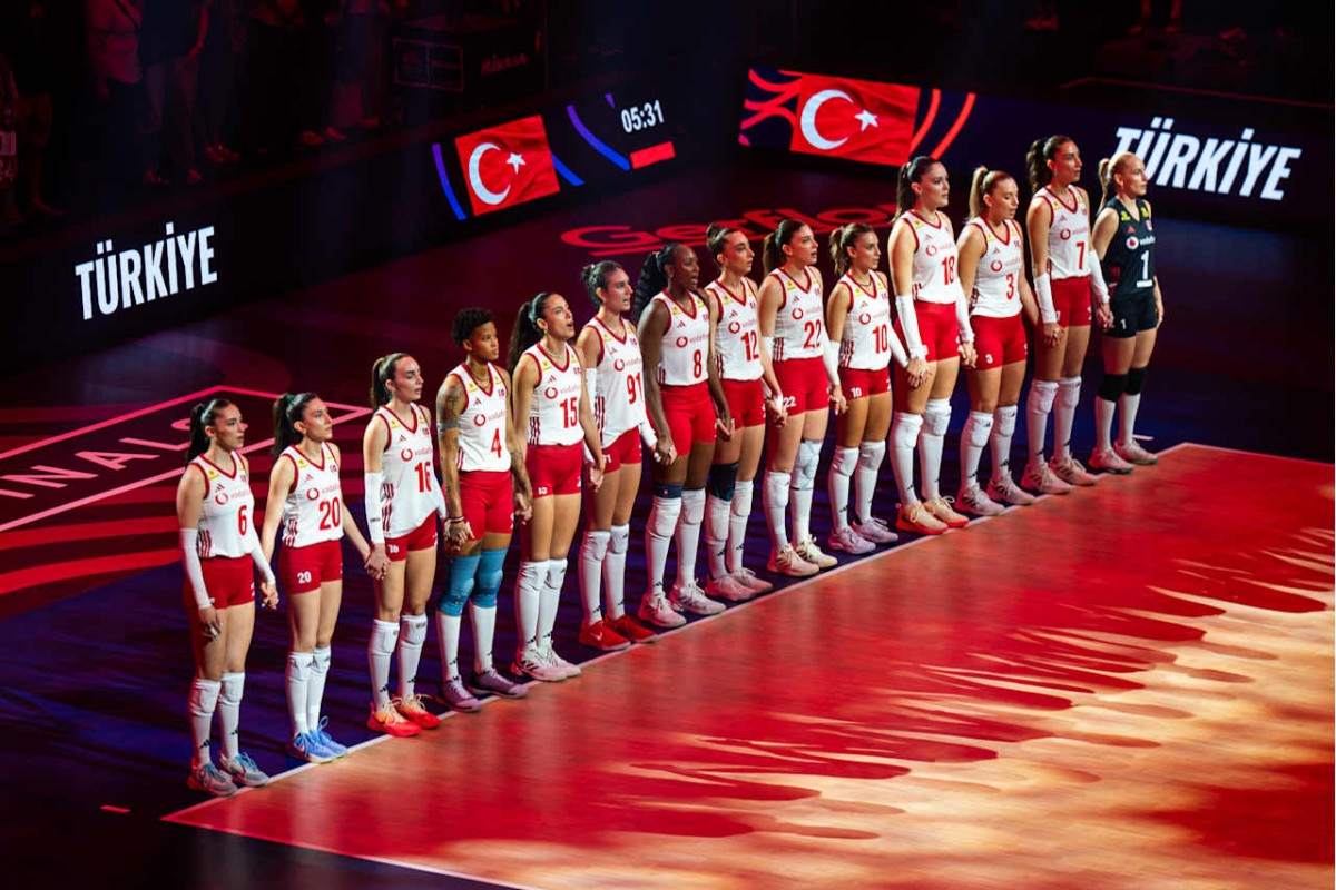 HELAL OLSUN SİZE... HELAL OLSUN... VOLEYBOL'DE MİLLETLER LİGİ ŞAMPİYONUYUZ 